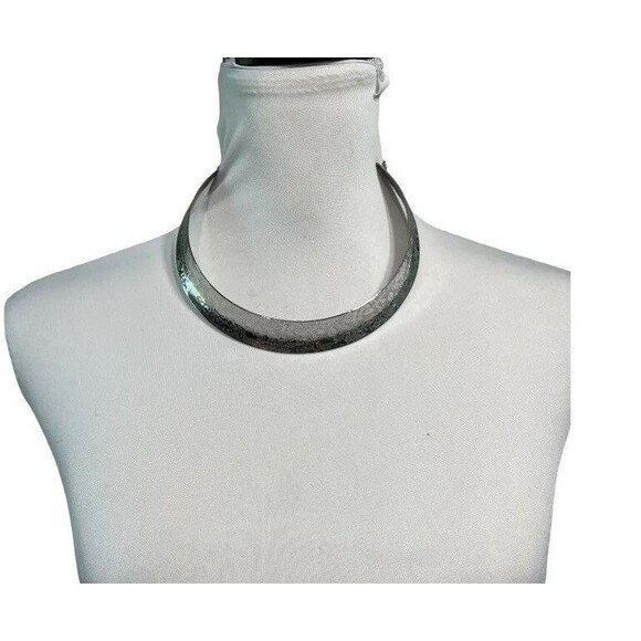 Silver Tone Choker Necklace Flower Detail Lobster Claw Chain Closure - Picture 1 of 8